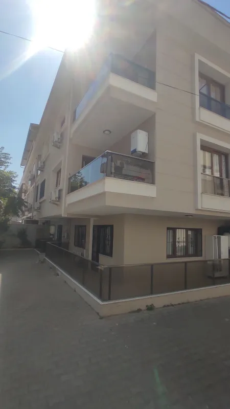 TINAZTEPE HAST. KARŞISI KÖŞE BALKONLU FULL EŞYALI 5 YAŞ 60 M2 1+1 DAİRE
