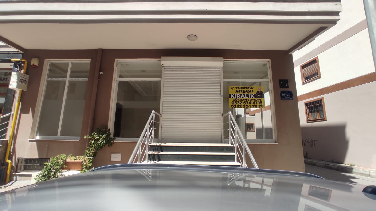 DEDEBAŞINDA KİRACILI 140 M2 2 KATLI İŞ YERİ — Karşıyaka, İzmir