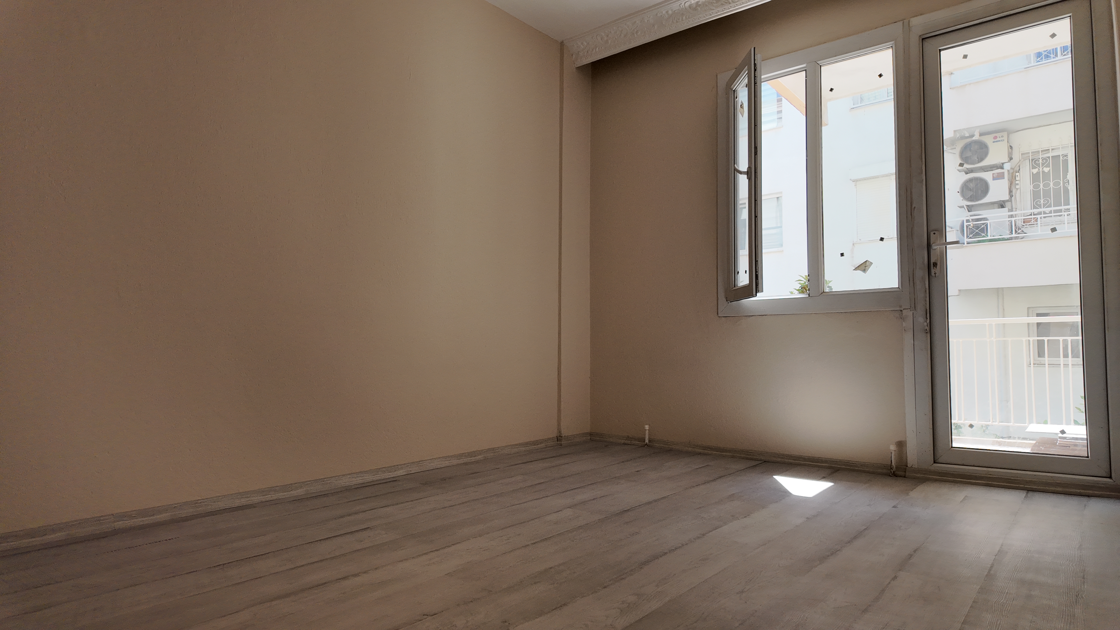 ŞİRİNYER NATO SOKAGINDA FULL TADILAT 3 BALKON K.MUTFAK